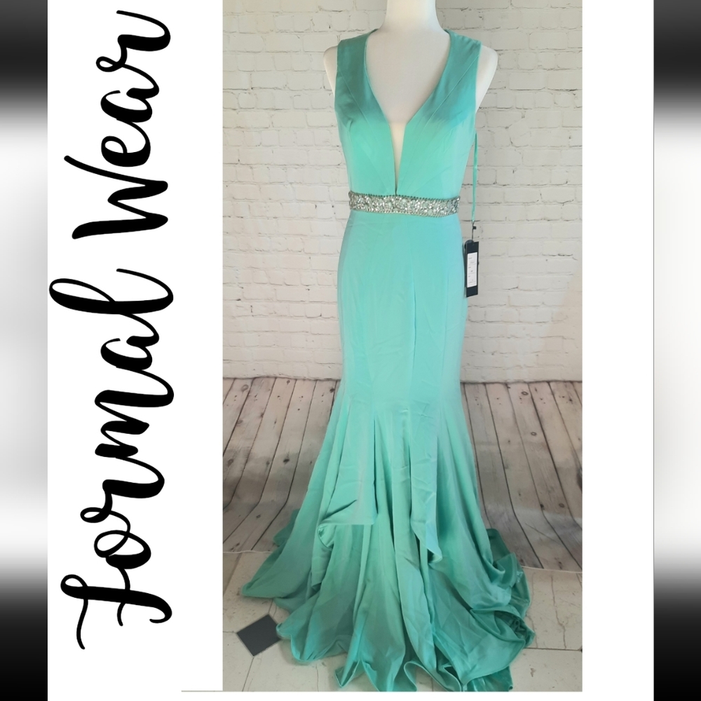 Formal-Prom-Pagent-Ball Dress Size 8-NWT-Mint Color- Cinderella Divine